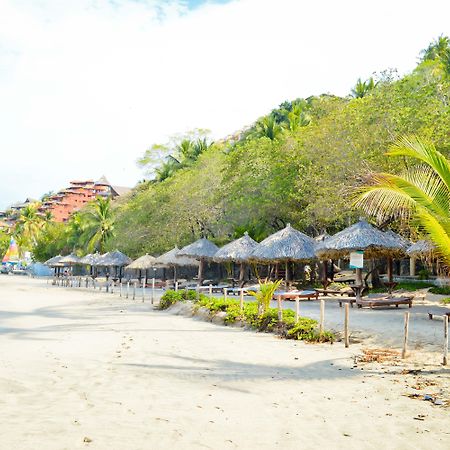 Hotel Catalina Beach Resort Сиуатанехо Екстериор снимка