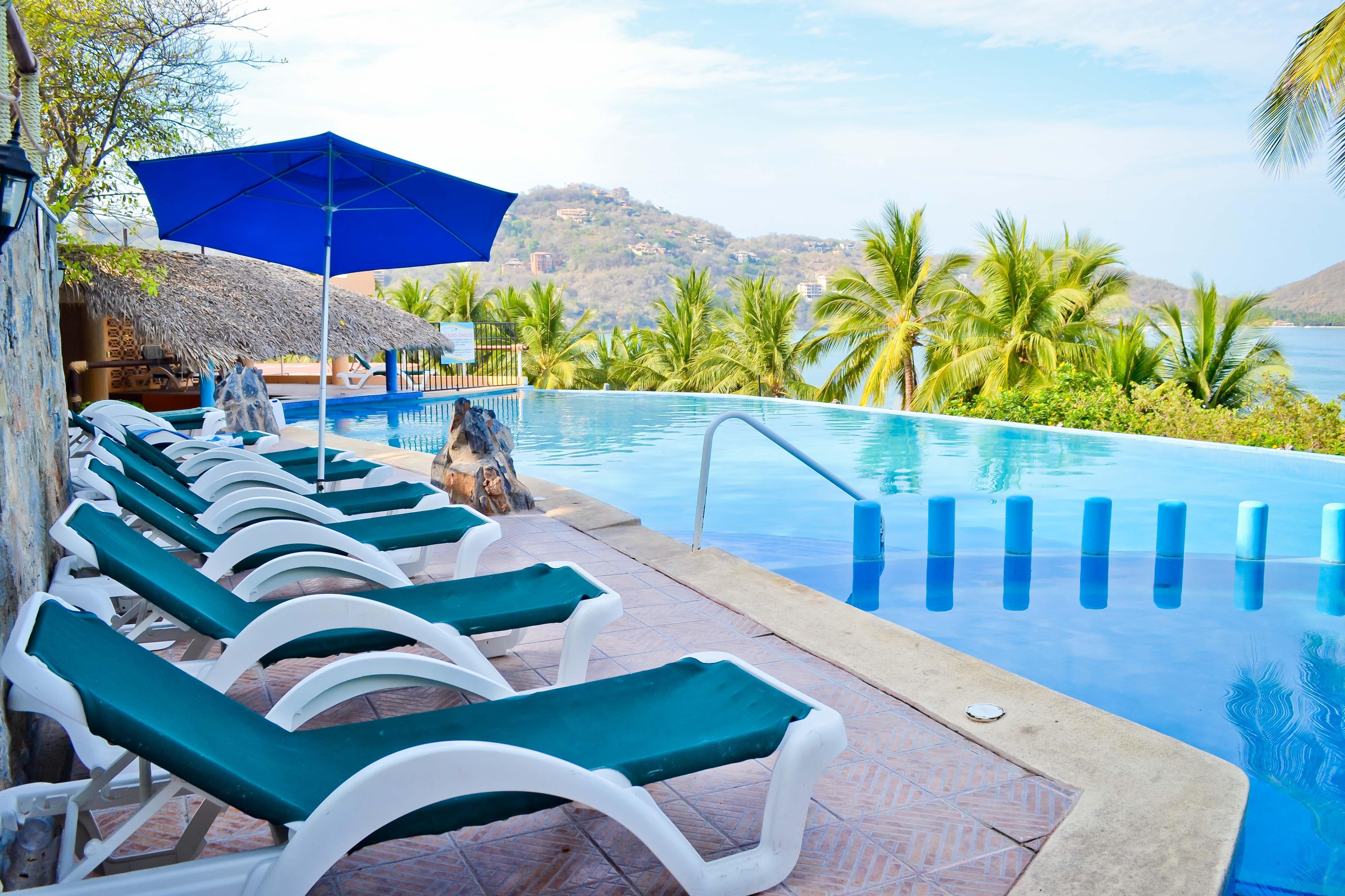 Hotel Catalina Beach Resort Сиуатанехо Екстериор снимка