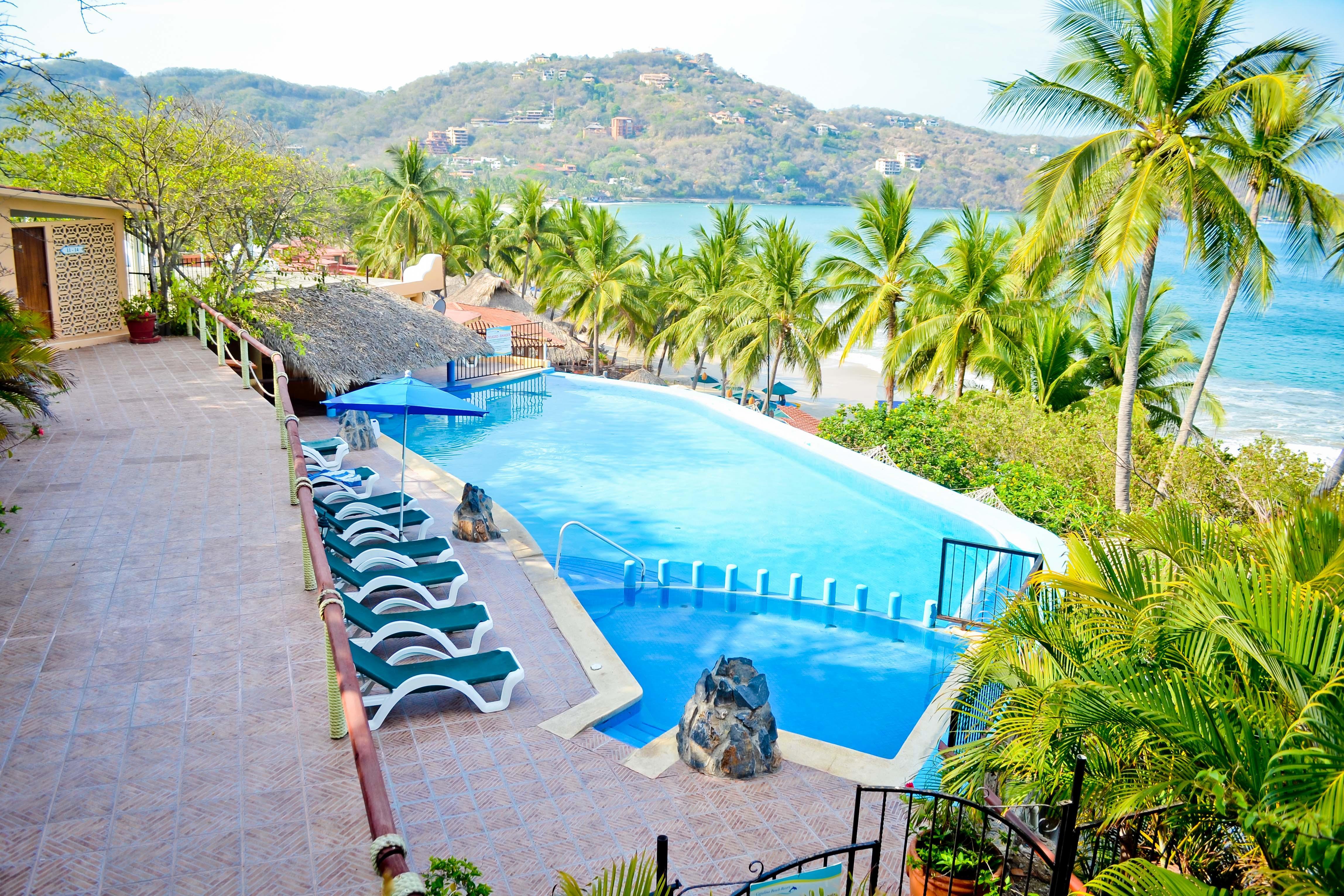 Hotel Catalina Beach Resort Сиуатанехо Екстериор снимка