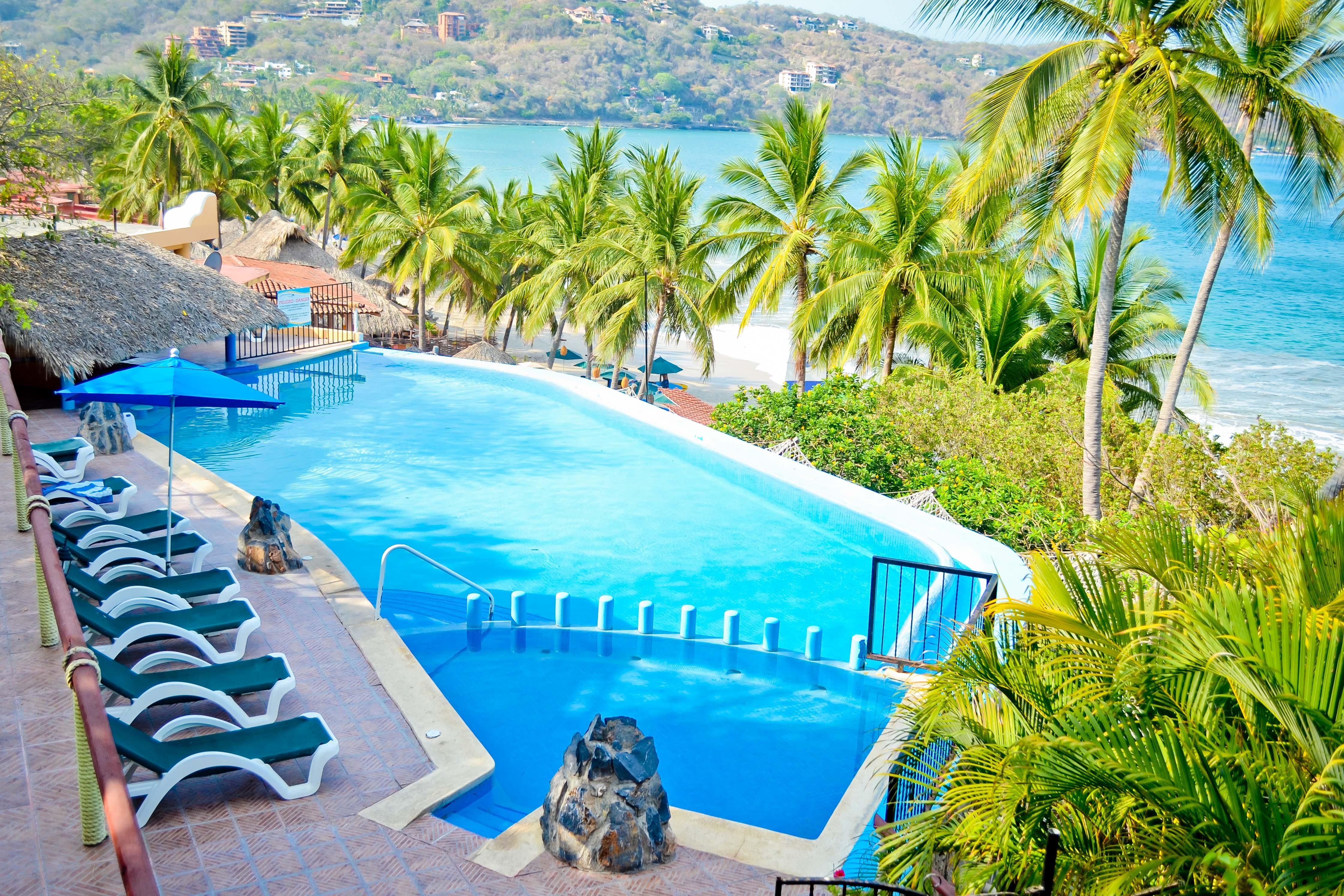 Hotel Catalina Beach Resort Сиуатанехо Екстериор снимка