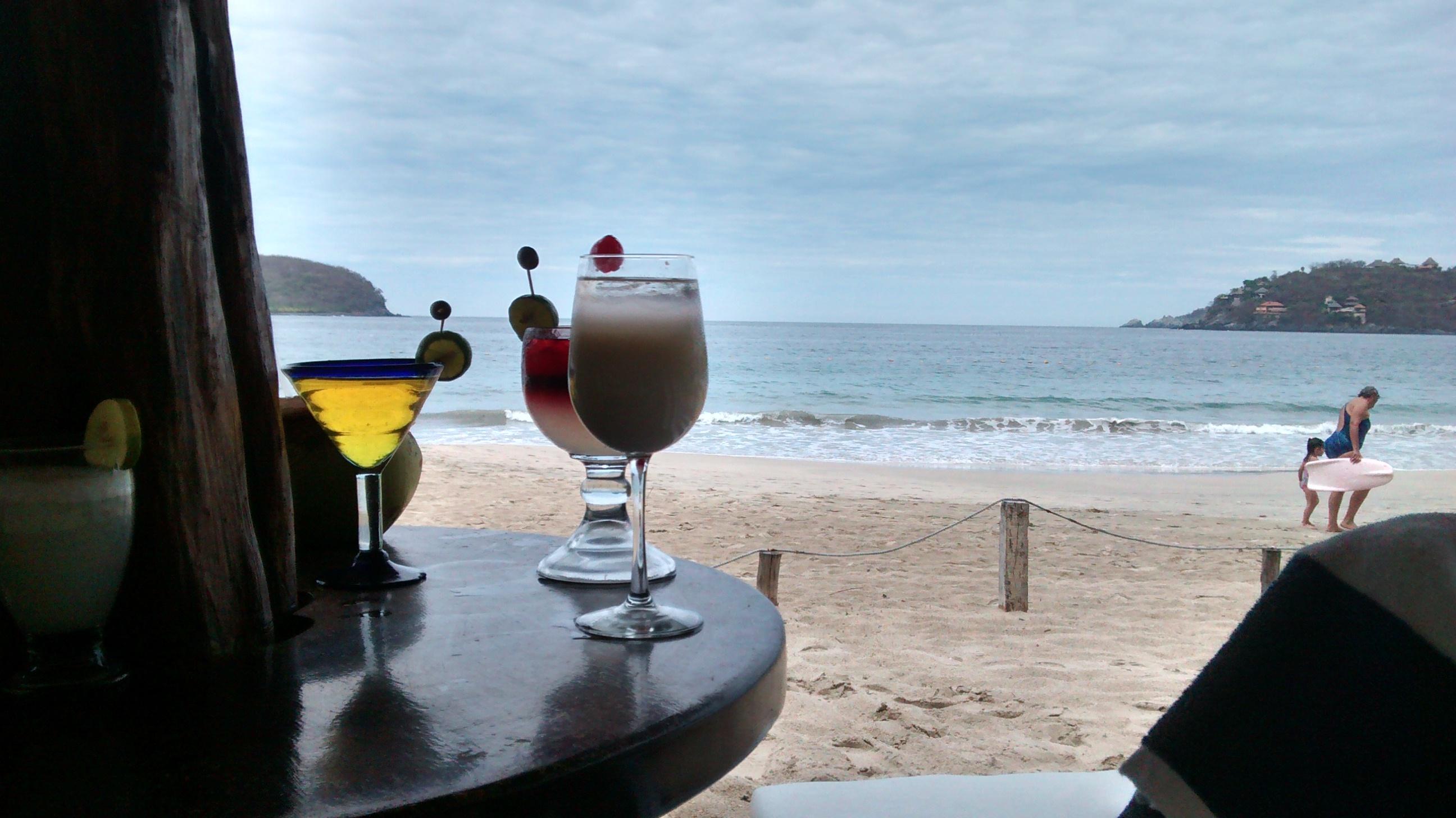Hotel Catalina Beach Resort Сиуатанехо Екстериор снимка
