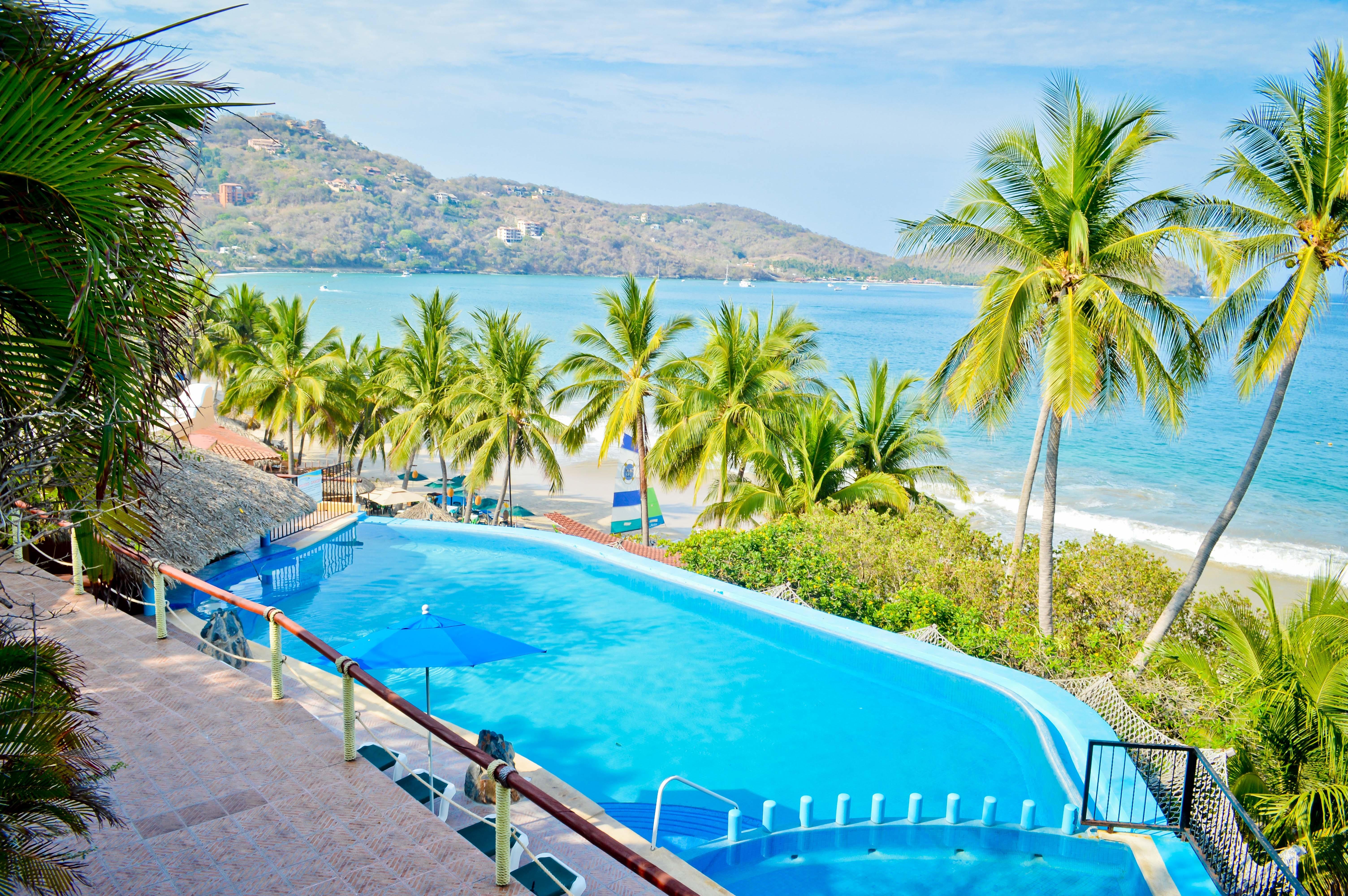 Hotel Catalina Beach Resort Сиуатанехо Екстериор снимка