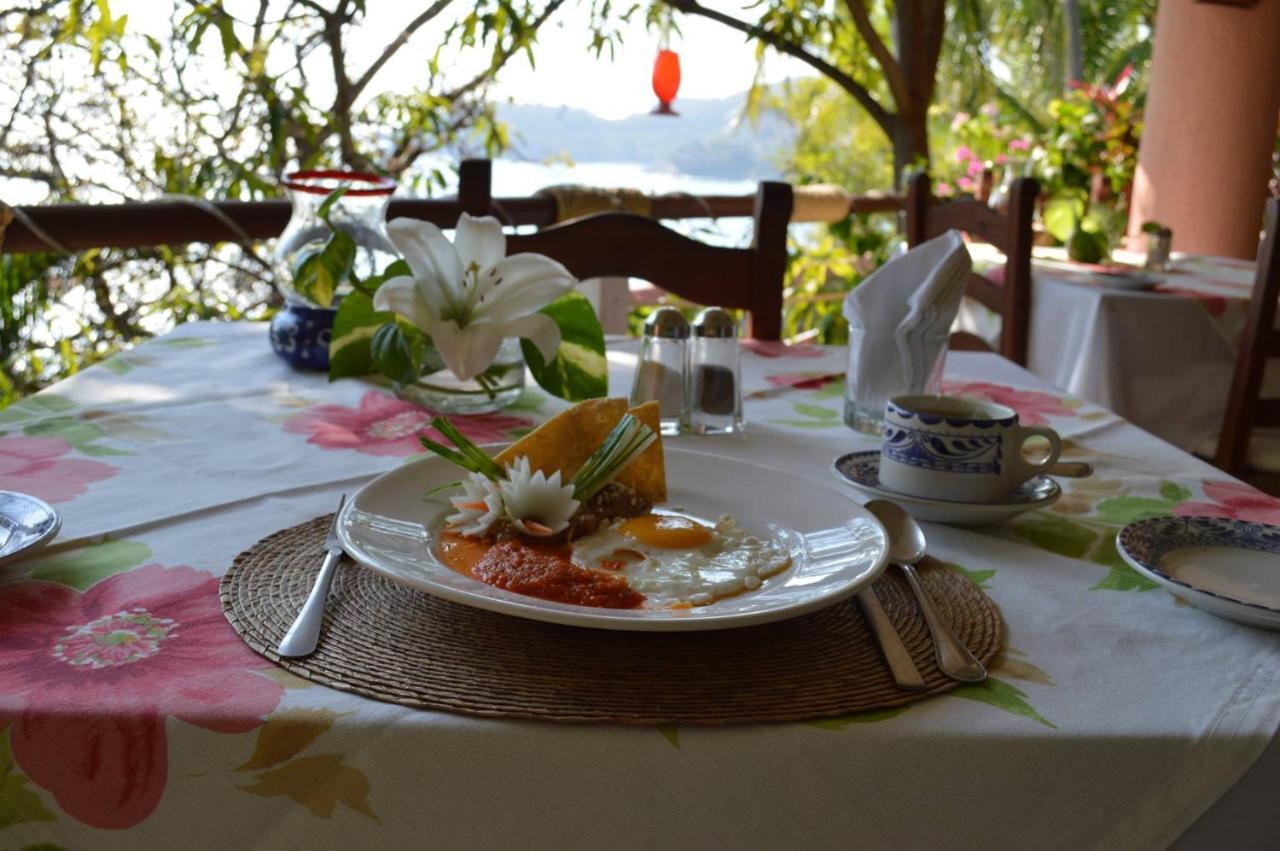 Hotel Catalina Beach Resort Сиуатанехо Екстериор снимка
