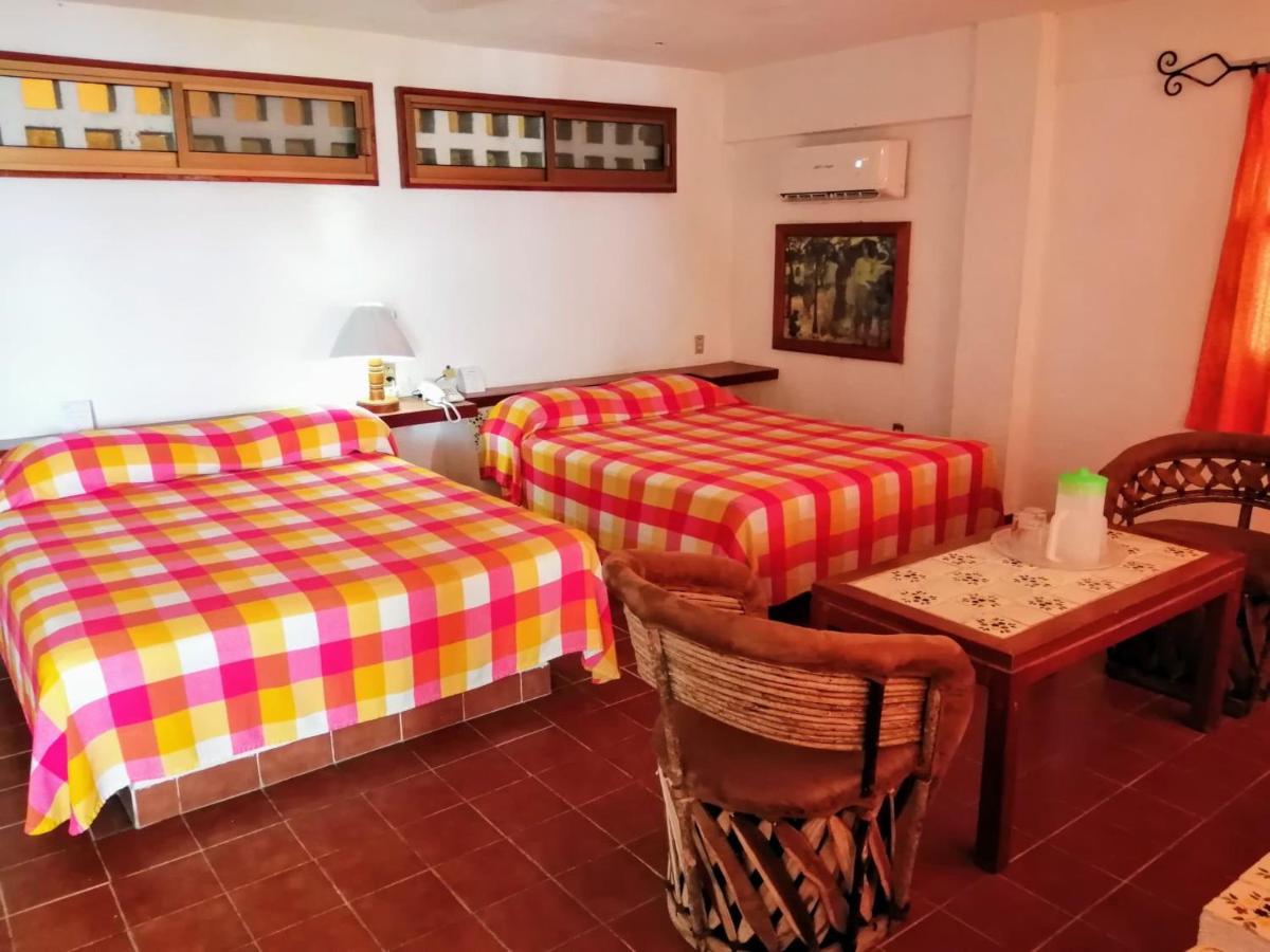Hotel Catalina Beach Resort Сиуатанехо Екстериор снимка