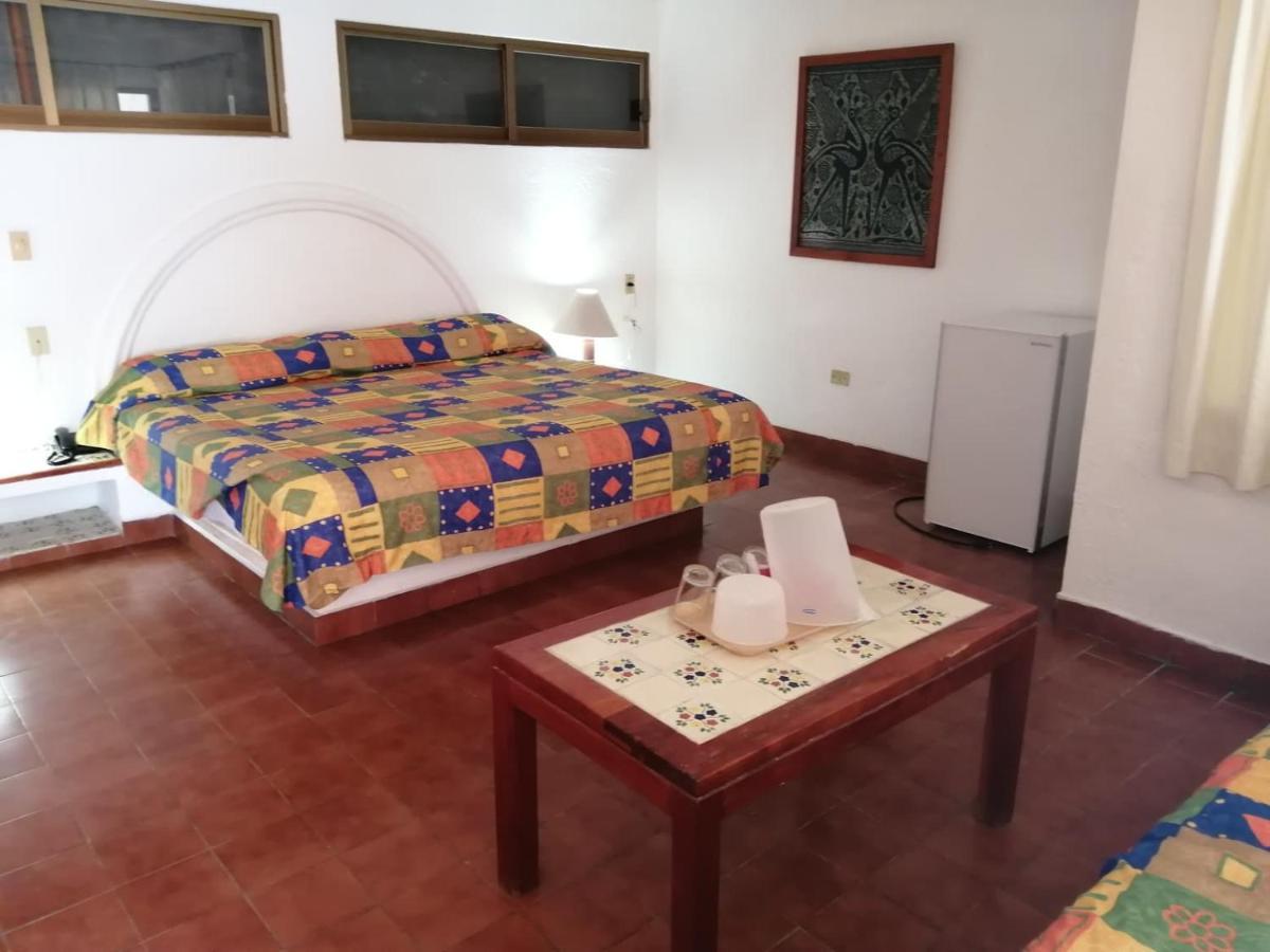 Hotel Catalina Beach Resort Сиуатанехо Екстериор снимка