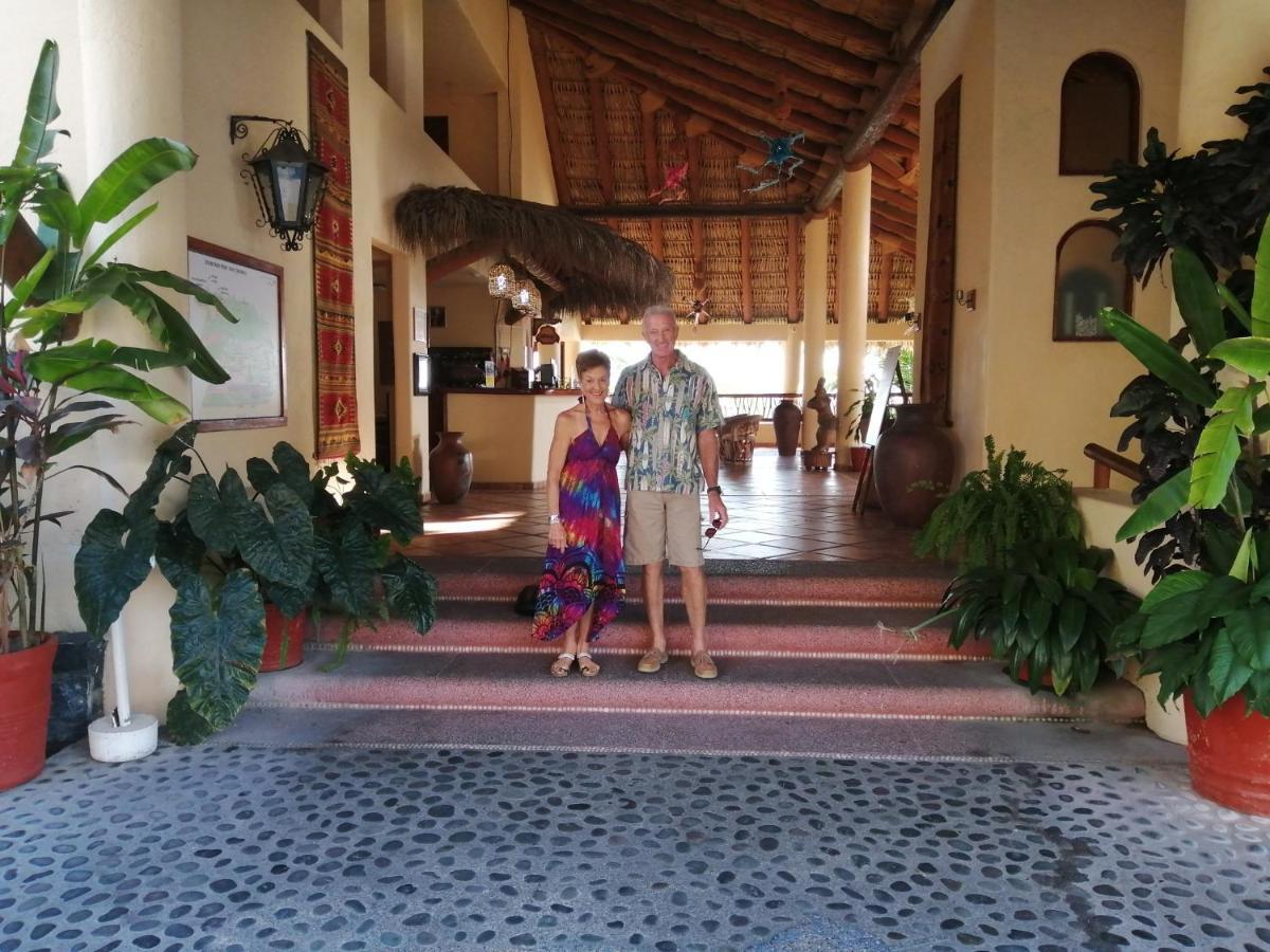 Hotel Catalina Beach Resort Сиуатанехо Екстериор снимка
