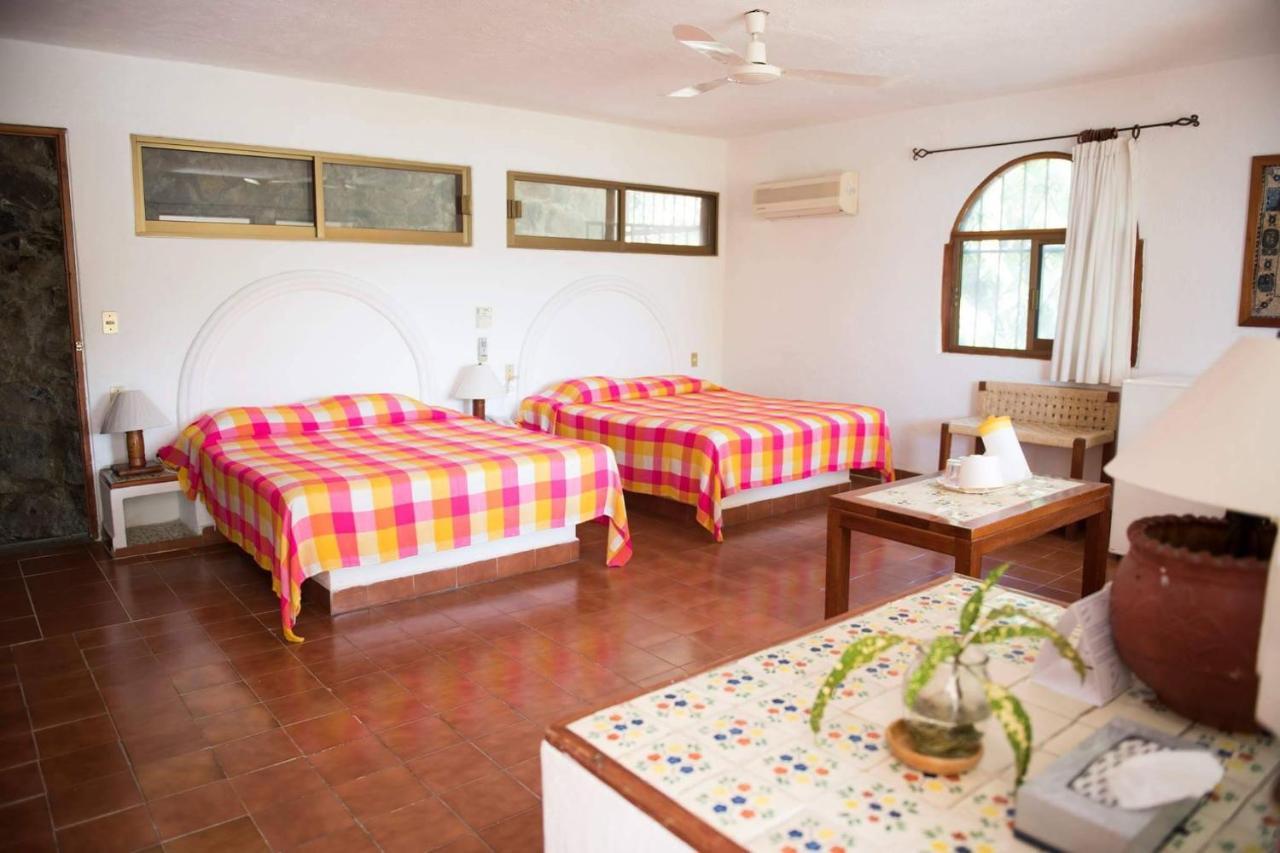 Hotel Catalina Beach Resort Сиуатанехо Екстериор снимка