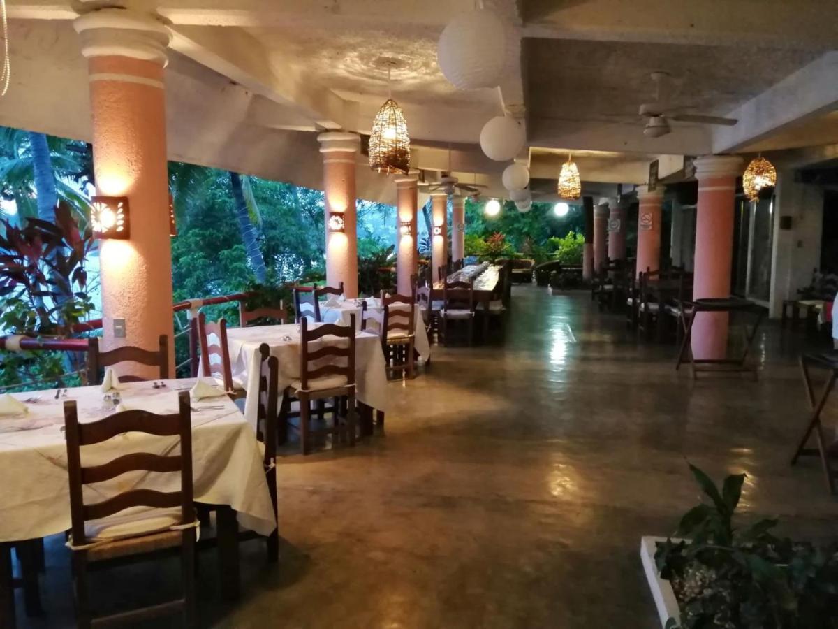 Hotel Catalina Beach Resort Сиуатанехо Екстериор снимка