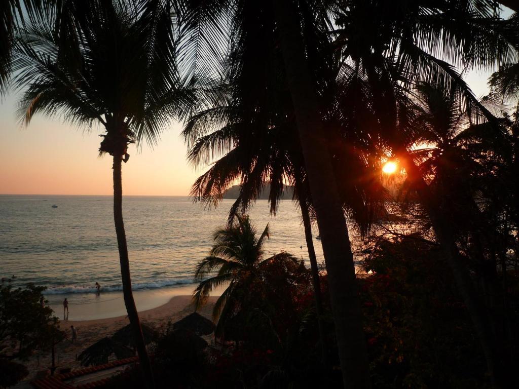Hotel Catalina Beach Resort Сиуатанехо Екстериор снимка